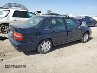 2000 Volvo S70 z VIN YV1LS61J1Y2646367, wystawiony jako Copart lot #53494485 z przebiegiem 260 701 mil mil oraz Szkody całkowita. Historia ofert i sprzedaży dostępna na DreamBid. Obrazek 3.