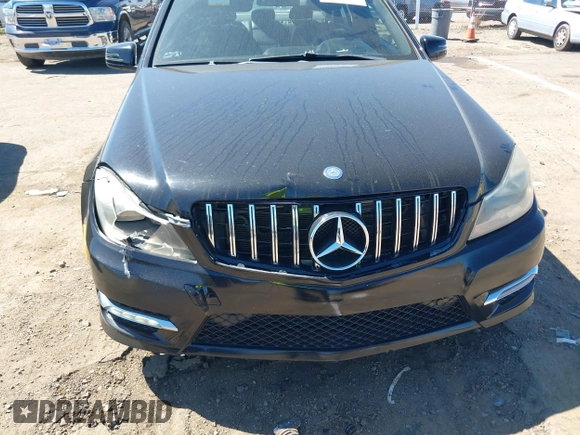 2012 Mercedes-Benz C 250 Sport z VIN WDDGF4HB4CA648004, wystawiony jako IAAI lot #41891519 z przebiegiem 108 076 mil mil oraz . Historia ofert i sprzedaży dostępna na DreamBid. Obrazek 6.