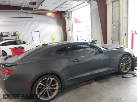 2017 Chevrolet Camaro 2SS z VIN 1G1FH1R78H0101803, wystawiony jako IAAI lot #42331031 z przebiegiem 83 150 mil mil oraz . Historia ofert i sprzedaży dostępna na DreamBid. Obrazek 13.