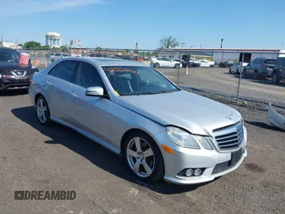 2010 Mercedes-Benz E 350 Luxury z VIN WDDHF8HB9AA248660, wystawiony jako IAAI lot #42226054 z przebiegiem 111 875 mil mil oraz . Historia ofert i sprzedaży dostępna na DreamBid. Obrazek 1.