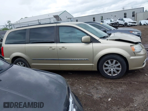 2011 Chrysler Town & Country Touring L z VIN 2A4RR8DG6BR677303, wystawiony jako IAAI lot #42168348 z przebiegiem 237 886 mil mil oraz . Historia ofert i sprzedaży dostępna na DreamBid. Obrazek 13.