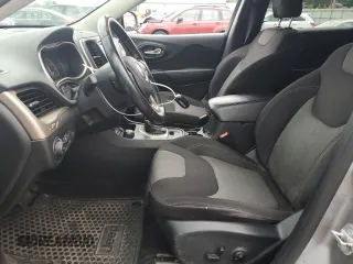 2014 Jeep Cherokee Latitude z VIN 1C4PJMCS8EW286152, wystawiony jako Copart lot #60332475 z przebiegiem 102 434 mil mil oraz Szkoda całkowita • Salvage title. Historia ofert i sprzedaży dostępna na DreamBid. Obrazek 7.