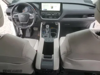 2024 Toyota Grand Highlander XLE with VIN 5TDAAAB57RS020210, listed as a Copart auction lot 78183154 with 10,592 mi miles and Salvage Title. Bid and sale history available at carsss.com. Image 8.