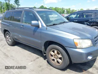 2005 Toyota Highlander z VIN JTEEP21A750096989, wystawiony jako IAAI lot #42180099 z przebiegiem 228 653 mil mil oraz . Historia ofert i sprzedaży dostępna na DreamBid. Obrazek 1.