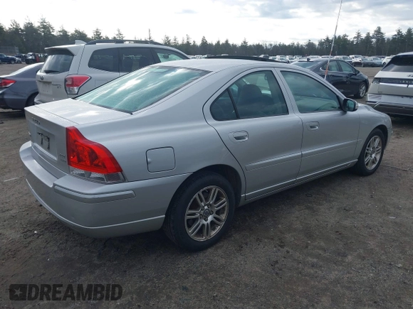 2007 Volvo S60 2.5L Turbo with VIN YV1RH592072609664, listed as a IAAI auction lot 41865512 with 200,528 mi miles. Bid and sale history available at carsss.com. Image 4.