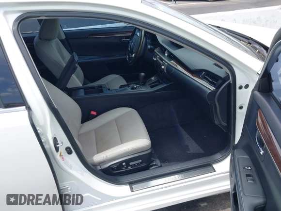 2014 Lexus ES 330 z VIN JTHBK1GG7E2101851, wystawiony jako IAAI lot #42576730 z przebiegiem 175 517 mil mil oraz . Historia ofert i sprzedaży dostępna na DreamBid. Obrazek 5.