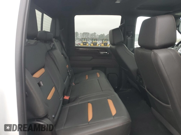 2025 GMC Sierra 2500HD AT4 z VIN 1GT4UPEY7SF114283, wystawiony jako Copart lot #86565004 z przebiegiem 4 371 mil mil oraz Szkoda całkowita • Salvage title. Historia ofert i sprzedaży dostępna na DreamBid. Obrazek 10.