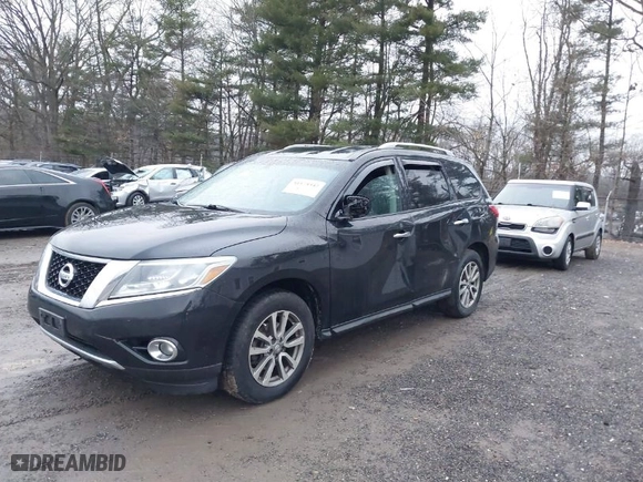 2015 Nissan Pathfinder Platinum with VIN 5N1AR2MM4FC632070, listed as a IAAI auction lot 41174342 with 192651 miles. Bid and sale history available at carsss.com. Image 2.
