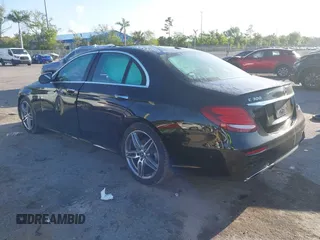 2018 Mercedes-Benz E-Class E 300 with VIN WDDZF4JB2JA328888, listed as a IAAI auction lot 41801938 with 33,470 mi miles. Bid and sale history available at carsss.com. Image 3.