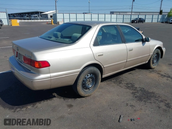 2000 Toyota Camry CE z VIN JT2BG22K2Y0440255, wystawiony jako IAAI lot #42088080 z przebiegiem 353 102 mil mil oraz . Historia ofert i sprzedaży dostępna na DreamBid. Obrazek 4.