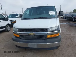 2020 Chevrolet Express Passenger LT z VIN 1GAZGPFG8L1209896, wystawiony jako IAAI lot #41509992 z przebiegiem 240 207 mil mil oraz . Historia ofert i sprzedaży dostępna na DreamBid. Obrazek 12.