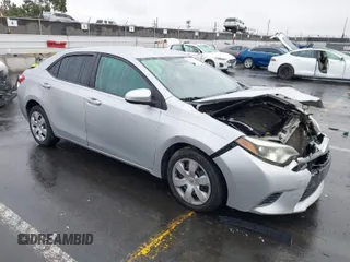 2015 Toyota Corolla L z VIN 5YFBURHE3FP233984, wystawiony jako IAAI lot #41514064 z przebiegiem 212 428 mil mil oraz . Historia ofert i sprzedaży dostępna na DreamBid. Obrazek 1.