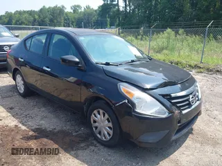 2017 Nissan Versa S Plus z VIN 3N1CN7AP0HL884011, wystawiony jako IAAI lot #42673708 z przebiegiem 104 369 mil mil oraz . Historia ofert i sprzedaży dostępna na DreamBid. Obrazek 1.