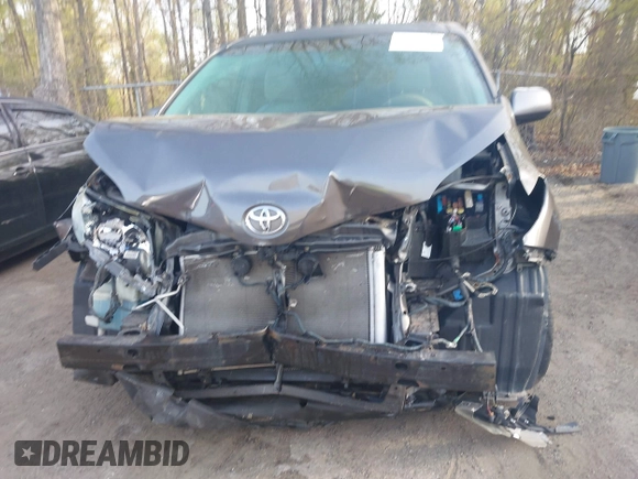 2011 Toyota Sienna XLE AAS with VIN 5TDYK3DC2BS093980, listed as a IAAI auction lot 42064568 with 196,893 mi miles. Bid and sale history available at carsss.com. Image 12.