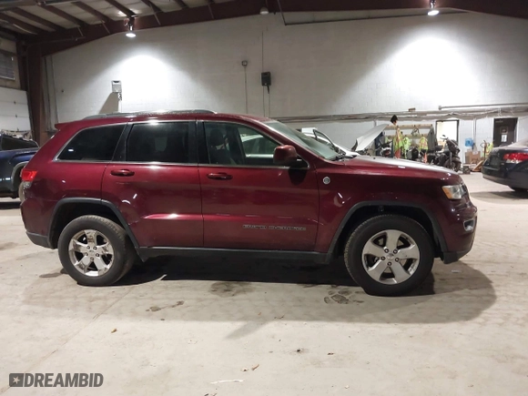 2018 Jeep Grand Cherokee Laredo E with VIN 1C4RJFAG9JC359284, listed as a IAAI auction lot 41032232 with 163,679 mi miles. Bid and sale history available at carsss.com. Image 13.