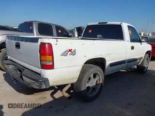 2000 Chevrolet Silverado 1500 with VIN 1GCEK14V3YE161114, listed as a IAAI auction lot 42001706 with 294,080 mi miles. Bid and sale history available at carsss.com. Image 4.
