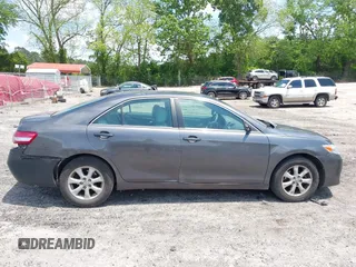 2011 Toyota Camry LE z VIN 4T4BF3EK3BR200855, wystawiony jako IAAI lot #42134686 z przebiegiem 248 776 mil mil oraz . Historia ofert i sprzedaży dostępna na DreamBid. Obrazek 13.