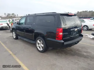 2008 Chevrolet Suburban LTZ with VIN 1GNFC16048J195872, listed as a IAAI auction lot 41389825 with 207,421 mi miles. Bid and sale history available at carsss.com. Image 3.