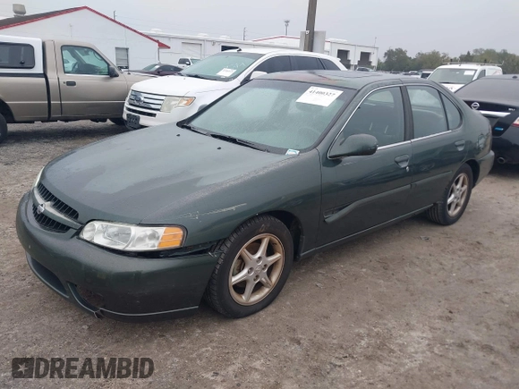 2000 Nissan Altima GXE with VIN 1N4DL01AXYC141108, listed as a IAAI auction lot 41400327 with 194,843 mi miles. Bid and sale history available at carsss.com. Image 2.