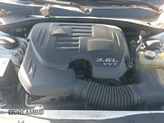 2016 Chrysler 300 Anniversary Edition z VIN 2C3CCARG2GH329318, wystawiony jako IAAI lot #43227896 z przebiegiem 109 565 mil mil oraz . Historia ofert i sprzedaży dostępna na DreamBid. Obrazek 21.