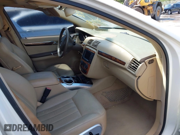 2006 Mercedes-Benz R-Class 3.5L with VIN 4JGCB65E26A010431, listed as a IAAI auction lot 41907240 with 123,379 mi miles. Bid and sale history available at carsss.com. Image 5.