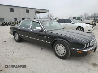 1999 Jaguar XJ z VIN SAJKD6043XC872105, wystawiony jako Copart lot #86270724 z przebiegiem Nie podano mil oraz Szkoda całkowita • Salvage title. Historia ofert i sprzedaży dostępna na DreamBid. Obrazek 4.