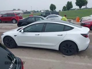 2025 Tesla Model 3 Long Range с VIN 5YJ3E1EB5SF893625, выставлен на аукционе IAAI как лот 42476724 с пробегом 4 445 миль миль и . История ставок и продаж доступна на DreamBid. Изображение 14.