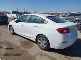2017 Chevrolet Cruze LS z VIN 1G1BC5SM5H7156009, wystawiony jako IAAI lot #41667324 z przebiegiem 164 754 mil mil oraz . Historia ofert i sprzedaży dostępna na DreamBid. Obrazek 3.
