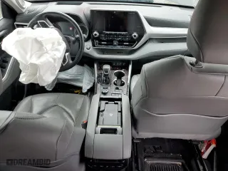 2022 Toyota Highlander Platinum with VIN 5TDFZRBH8NS247942, listed as a Copart auction lot 42682795 with 0 mi miles and Salvage Title. Bid and sale history available at carsss.com. Image 8.