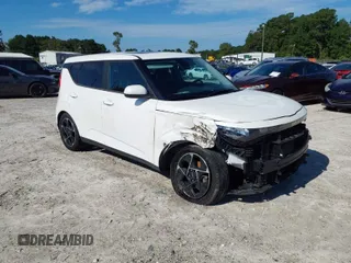 2023 Kia Soul EX with VIN KNDJ33AU9P7838463, listed as a IAAI auction lot 40261801 with 83,723 mi miles. Bid and sale history available at carsss.com. Image 1.