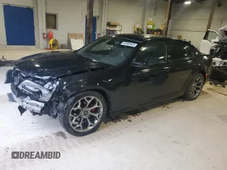 2016 Chrysler 300 S z VIN 2C3CCABG5GH260487, wystawiony jako Copart lot #54606425 z przebiegiem 135 844 mil mil oraz Szkoda całkowita • Salvage title. Historia ofert i sprzedaży dostępna na DreamBid. Obrazek 1.