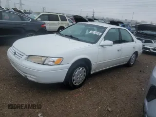 1999 Toyota Camry LE z VIN 4T1BG22K4XU485515, wystawiony jako Copart lot #55110155 z przebiegiem 230 079 mil mil oraz Czysty tytuł • Clean title. Historia ofert i sprzedaży dostępna na DreamBid. Obrazek 1.
