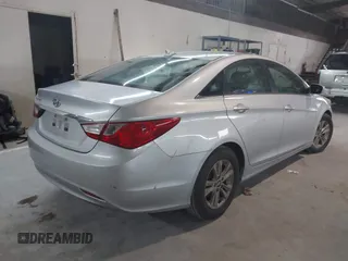 2013 Hyundai Sonata GLS z VIN 5NPEB4AC3DH720286, wystawiony jako IAAI lot #42330871 z przebiegiem 248 099 mil mil oraz . Historia ofert i sprzedaży dostępna na DreamBid. Obrazek 4.