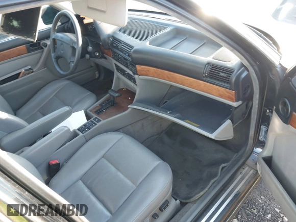 1988 BMW 7 Series z VIN WBAGB4318J3209844, wystawiony jako IAAI lot #42133230 z przebiegiem Nie podano mil oraz . Historia ofert i sprzedaży dostępna na DreamBid. Obrazek 5.