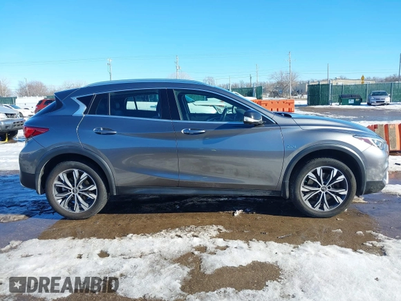 2018 Infiniti QX30 Premium z VIN SJKCH5CR7JA047290, wystawiony jako IAAI lot #41270760 z przebiegiem 72 169 mil mil oraz . Historia ofert i sprzedaży dostępna na DreamBid. Obrazek 13.