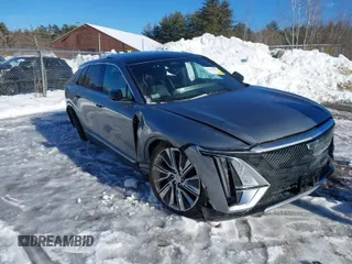 2024 Cadillac LYRIQ Luxury z VIN 1GYKPSRL3RZ122559, wystawiony jako IAAI lot #41587457 z przebiegiem 8408 mil mil oraz . Historia ofert i sprzedaży dostępna na DreamBid. Obrazek 1.
