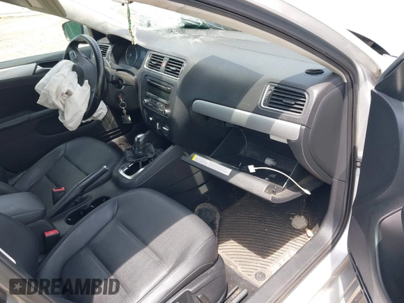 2013 Volkswagen Jetta SE с VIN 3VWDX7AJ1DM215013, выставлен на аукционе IAAI как лот 42774806 с пробегом Не указан миль и . История ставок и продаж доступна на DreamBid. Изображение 5.