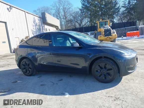 2025 Tesla Model Y Long Range with VIN 7SAYGDED0SF256230, listed as a IAAI auction lot 41356520 with 262 mi miles and . Bid and sale history available at DreamBid. Image 13.