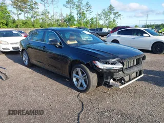 2018 Volvo S90 Momentum with VIN LVY982AK2JP023132, listed as a IAAI auction lot 41977080 with 98,514 mi miles. Bid and sale history available at carsss.com. Image 1.