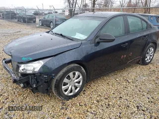 2015 Chevrolet Cruze LS z VIN 1G1PA5SH0F7274058, wystawiony jako IAAI lot #41735357 z przebiegiem 118 993 mil mil oraz . Historia ofert i sprzedaży dostępna na DreamBid. Obrazek 2.
