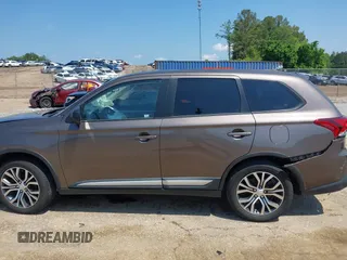 2018 Mitsubishi Outlander ES z VIN JA4AD2A39JZ071007, wystawiony jako IAAI lot #42114991 z przebiegiem 84 422 mil mil oraz . Historia ofert i sprzedaży dostępna na DreamBid. Obrazek 15.