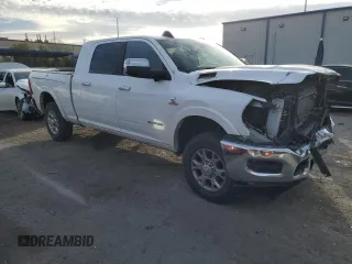 2020 Ram 3500 Laramie z VIN 3C63R3MLXLG293695, wystawiony jako Copart lot #45008095 z przebiegiem 102 028 mil mil oraz Szkoda całkowita • Salvage title. Historia ofert i sprzedaży dostępna na DreamBid. Obrazek 4.