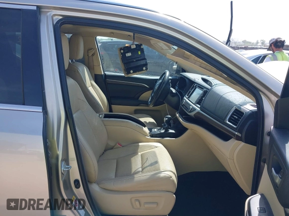 2015 Toyota Highlander Limited with VIN 5TDYKRFH3FS083587, listed as a IAAI auction lot 42045652 with Not provided miles and . Bid and sale history available at DreamBid. Image 5.