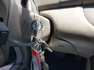 2004 Toyota Camry LE z VIN 4T1BE32K74U915657, wystawiony jako IAAI lot #41837915 z przebiegiem 260 096 mil mil oraz . Historia ofert i sprzedaży dostępna na DreamBid. Obrazek 11.