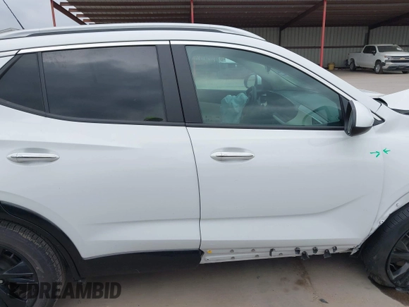 2024 Buick Encore GX Sport Touring z VIN KL4AMDSL9RB138008, wystawiony jako IAAI lot #42265467 z przebiegiem 28 000 mil mil oraz . Historia ofert i sprzedaży dostępna na DreamBid. Obrazek 14.