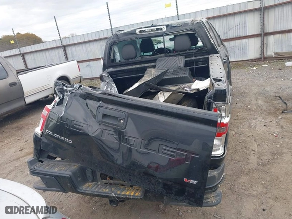 2022 Chevrolet Colorado 4WD Z71 with VIN 1GCGTDENXN1136509, listed as a IAAI auction lot 40990490 with 82,686 mi miles. Bid and sale history available at carsss.com. Image 16.