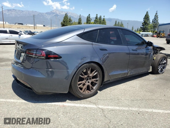 2022 Tesla Model S z VIN 5YJSA1E53NF491494, wystawiony jako Copart lot #56483015 z przebiegiem 31 507 mil mil oraz Szkoda całkowita • Salvage title. Historia ofert i sprzedaży dostępna na DreamBid. Obrazek 3.