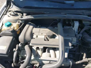2003 Volvo S60 with VIN YV1RH59H632284355, listed as a IAAI auction lot 42033874 with 179,000 mi miles. Bid and sale history available at carsss.com. Image 10.