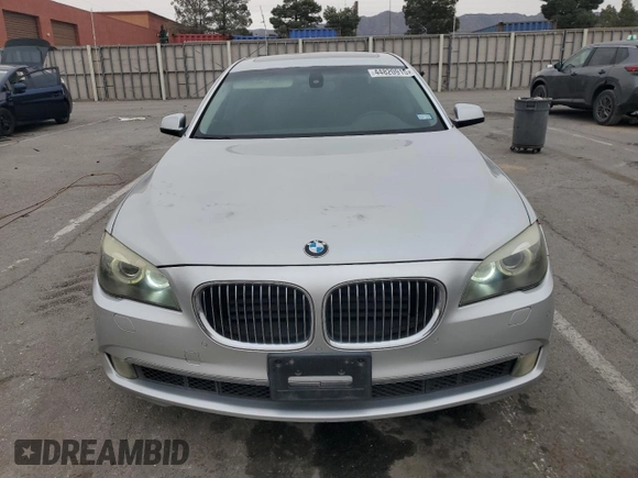 2009 BMW 7 Series 750Li with VIN WBAKB83529CY62069, listed as a Copart auction lot 44820915 with 123,684 mi miles and Salvage title. Bid and sale history available at DreamBid. Image 5.