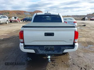 2017 Toyota Tacoma SR5 with VIN 3TMCZ5AN8HM063513, listed as a IAAI auction lot 40703177 with 42,323 mi miles and . Bid and sale history available at carsss.com. Image 17.